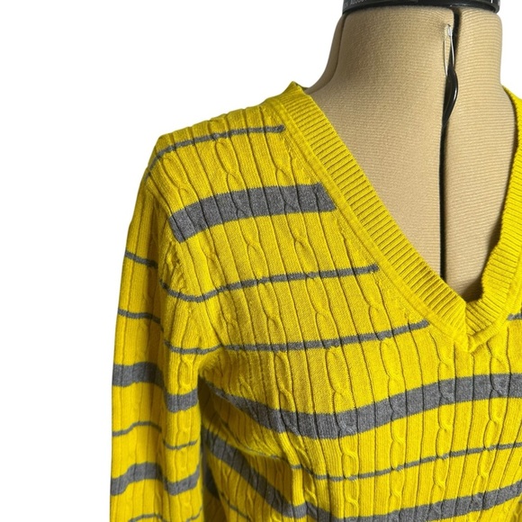 Tommy Hilfiger Women’s yellow & gray cable knit long sleeve top - Picture 2 of 9